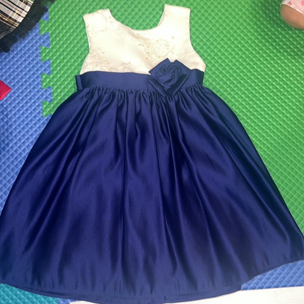 LOT OF 4, SIZE 3T, KIDS DRESSES - Picture 6 of 9